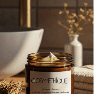 pot en verre marron avec liquide à l'intérieur (crème)