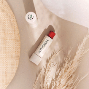 tube contenant pâte rouge