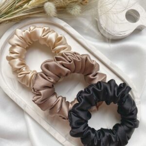 3 élastiques de différentes couleurs